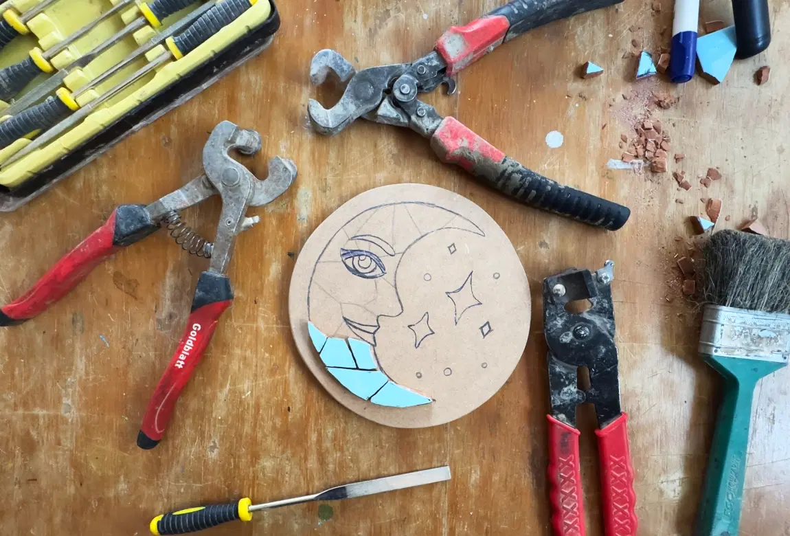 Mosaic Workshop in Santiago, Chile with muralist: design and create a personal artwork to take home.