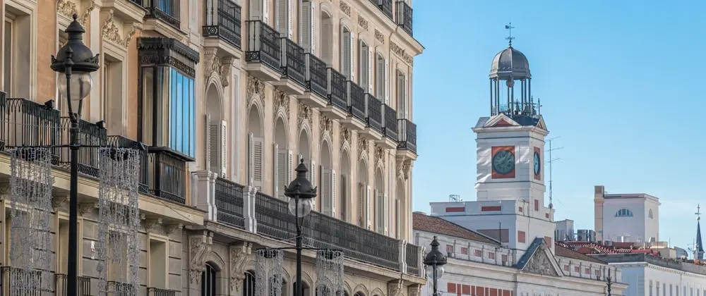 Palaces & Gardens Tour in Madrid: aristocratic history, tapestry factory, architectural elegance.