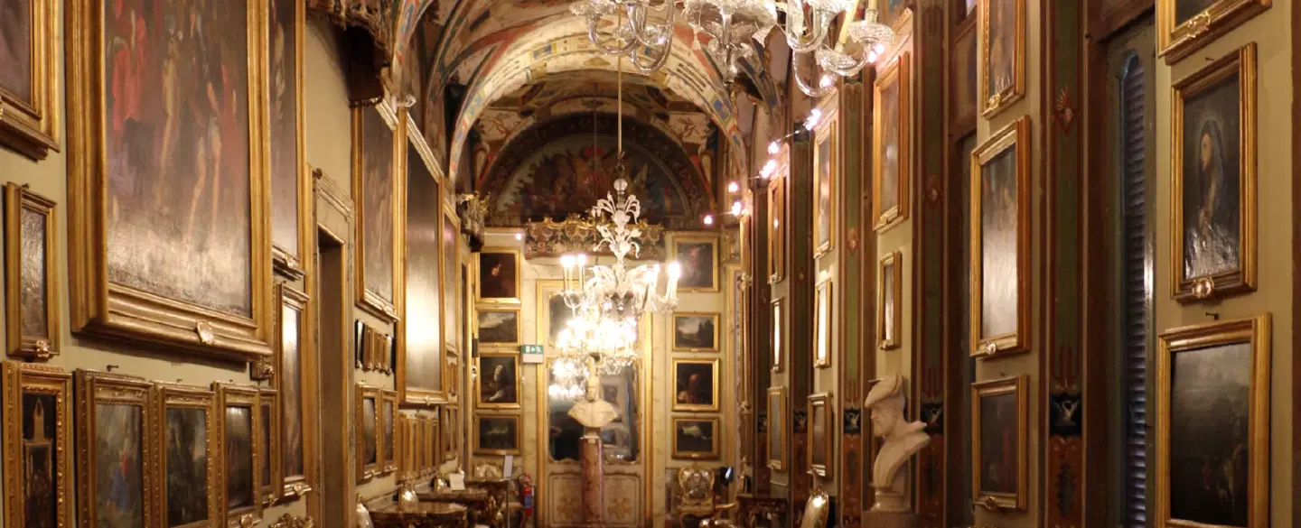 Art Tour in Rome inside Doria Pamphilj, a private palace housing Caravaggio and Velázquez works.
