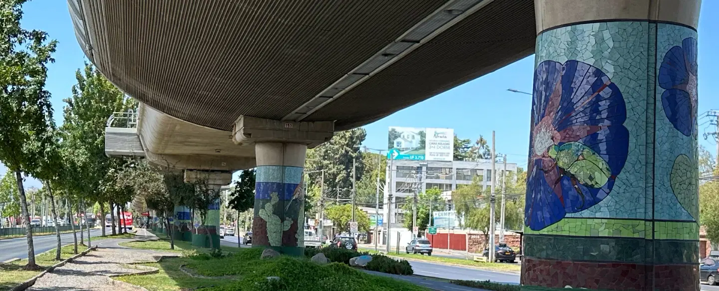 Art Tour in Puente Alto, Chile with artist-led mosaic walk, street murals and cultural storytelling.