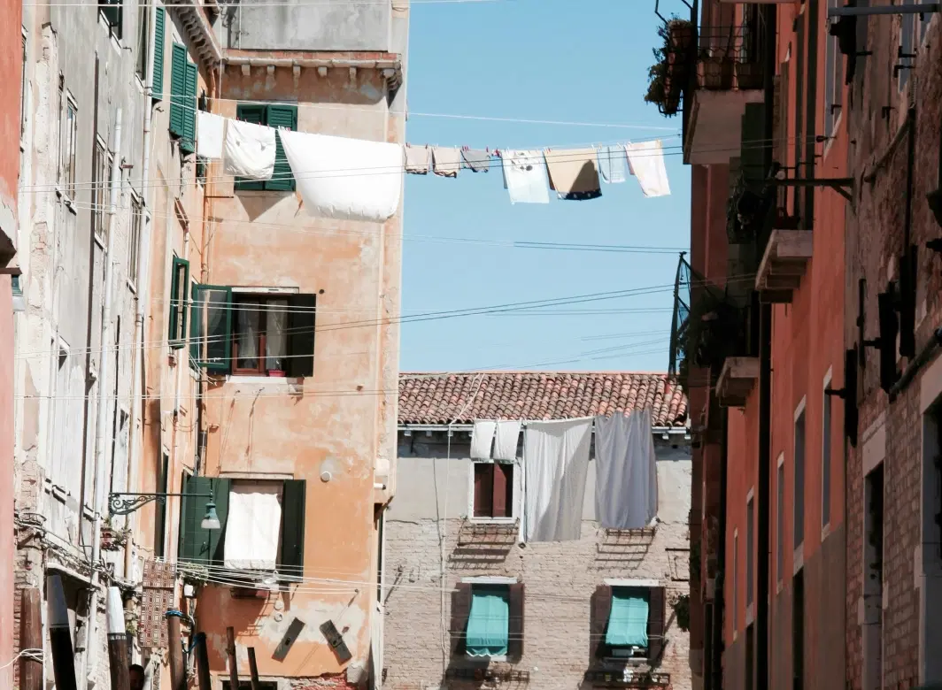 Walking Tour in Venice’s Cannaregio: Morning stroll along gardens, canals, churches & local culture.