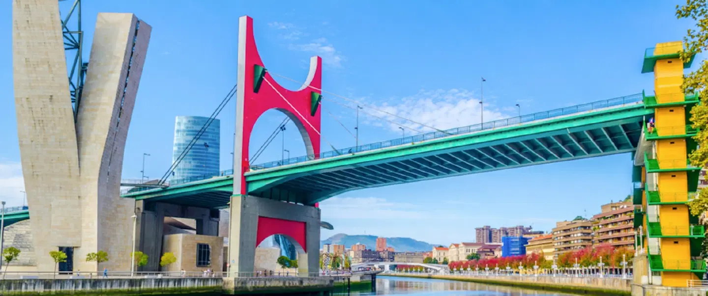 Walking Tour in Bilbao: Discover history, Cathedral & architectural icons from Old to Contemporary.