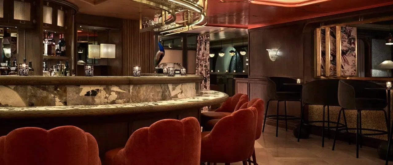 Tasting Tour of Madrid’s gourmet tapas and high-end cocktail scene, rooftop lounges to stylish bars.
