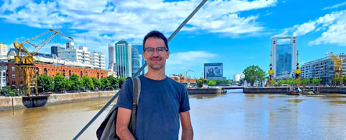 City Tour in Buenos Aires by car: Icons & local secrets in Historic Quarter, San Telmo & Recoleta.