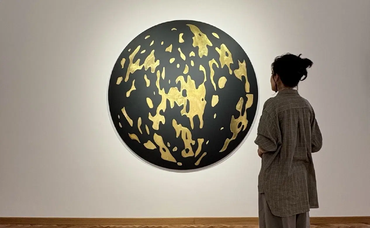Art Tour and curator-led immersion in contemporary art at Comptoir des Mines Galerie in Marrakesh.