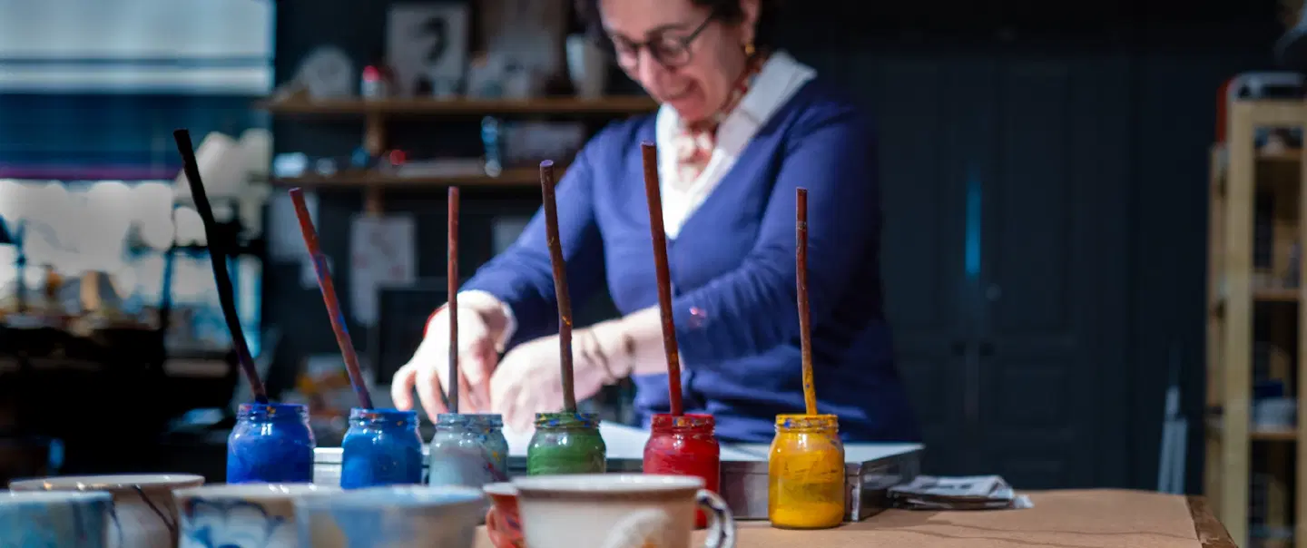 Art Workshop in Istanbul: learn Turkish Ebru marbling with master artist and create your own design.