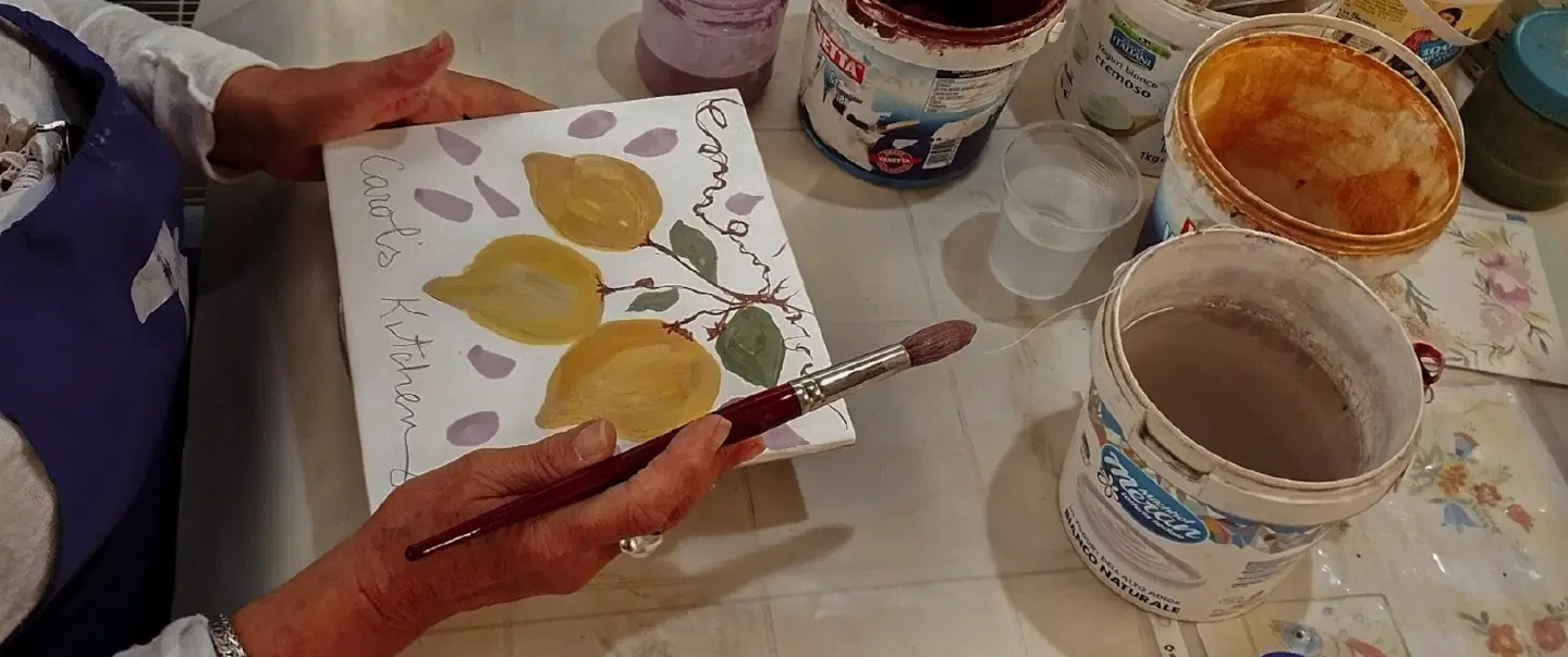 Craft Workshop near Naples, modeling clay and glazing majolica following Vietri's tradition.