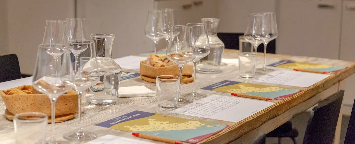Wine Tasting in Rome with a sommelier discovering Lazio wines and native local grape varieties.