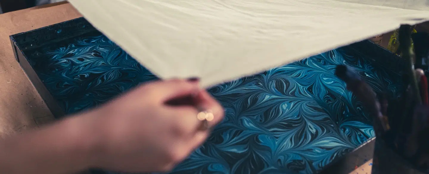 Craft Workshop in Istanbul: Marbling on Fabric to create your own Ebru scarf with master artist. 