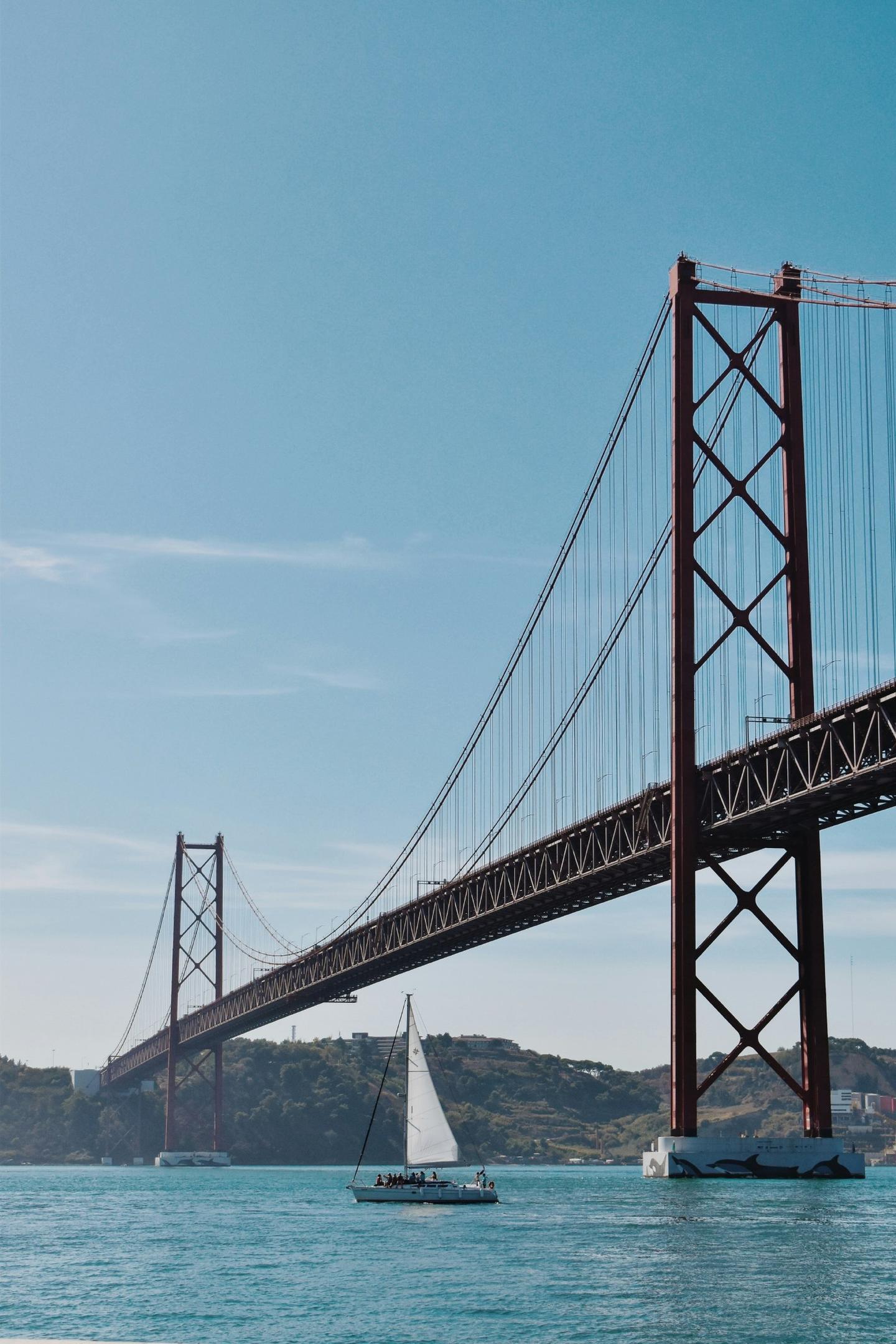 5 days in Lisbon with palaces, tiles, fado, markets and a day trip to the mountains and villages.