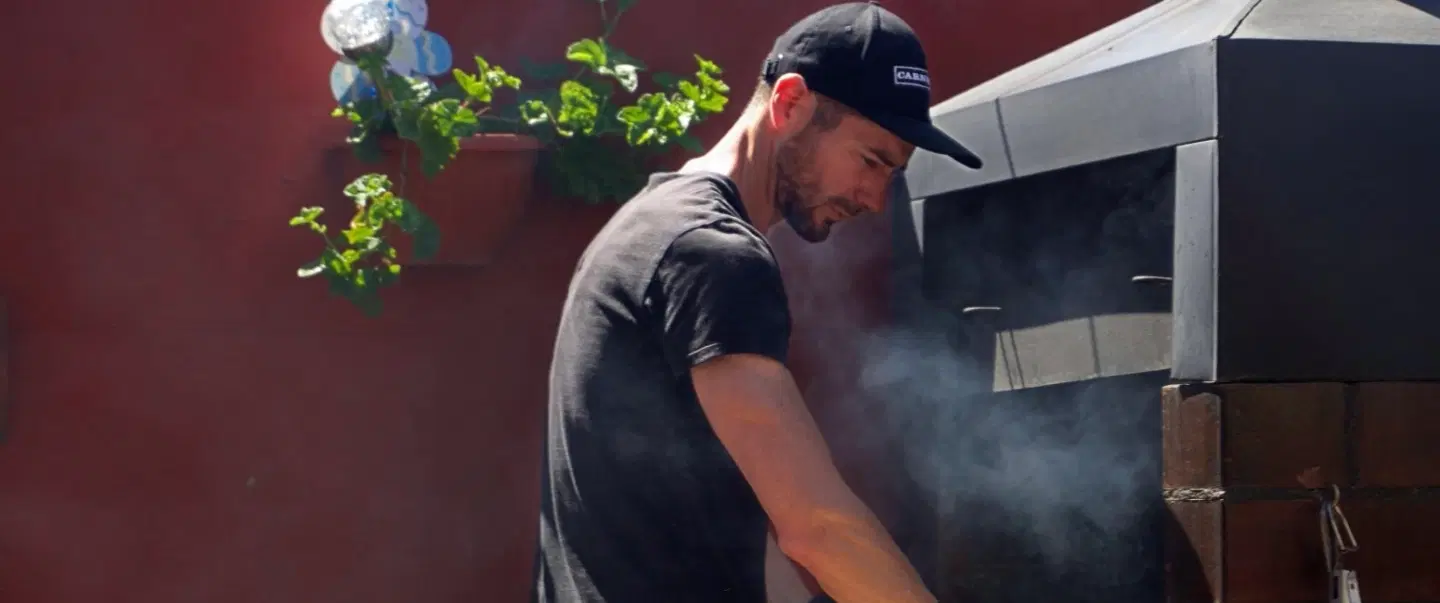 Authentic Chilean Asado in Valparaíso: shop local, grill & share stories over wine in a family home.