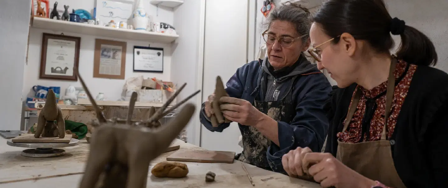 Craft Workshop near Naples, modeling clay and glazing majolica following Vietri's tradition.