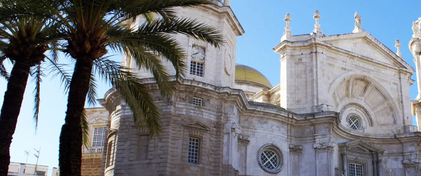 Sailing Tour of Cádiz with historic walk, tapas tasting, artist studio visit, gourmet wine pairing.