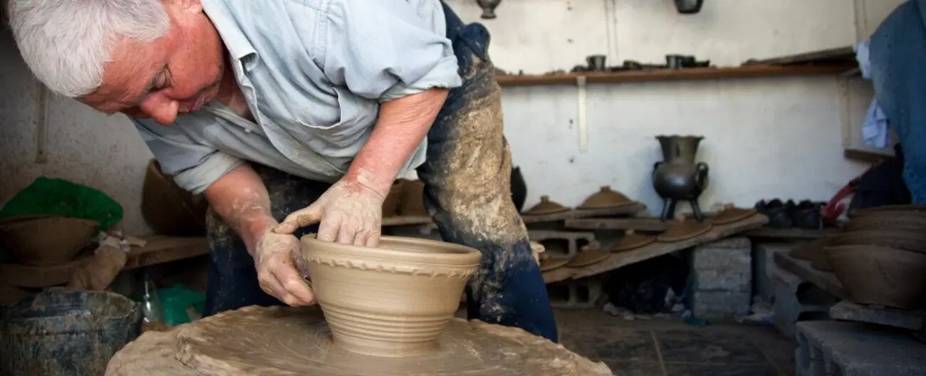 Pottery Workshop in Douro Valley: Meet the last masters of UNESCO-listed Bisalhães black pottery.