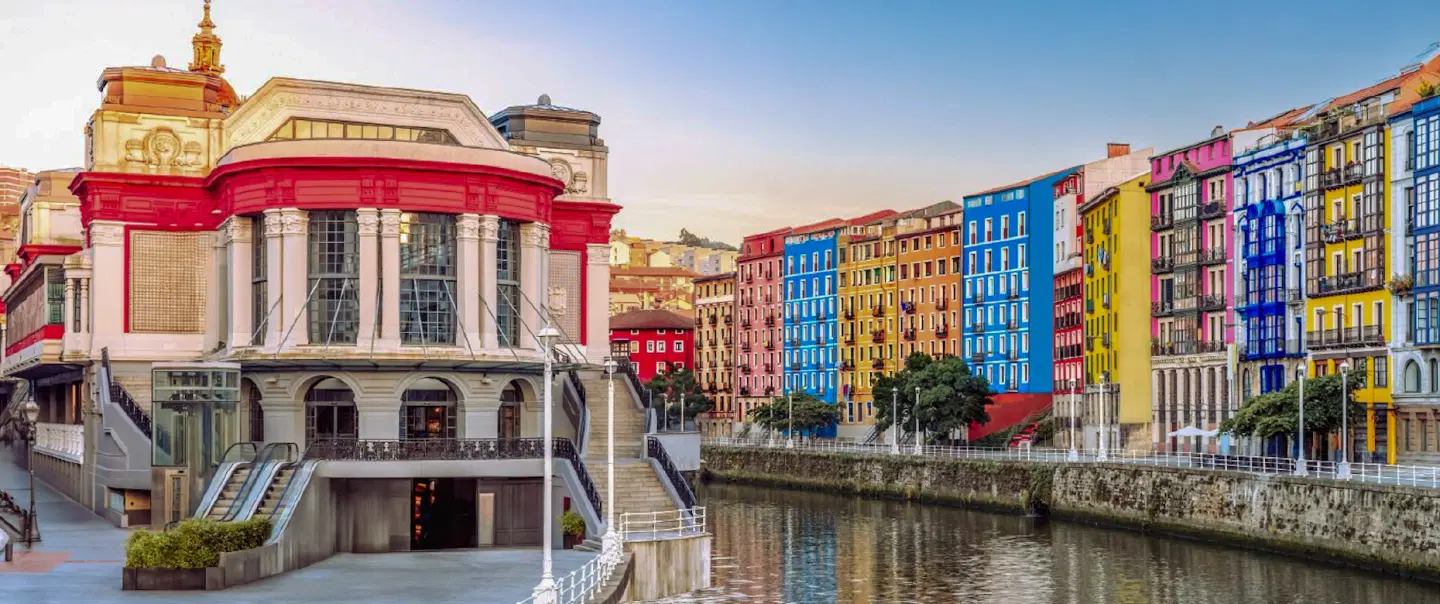 Walking Tour in Bilbao: Discover history, Cathedral & architectural icons from Old to Contemporary.