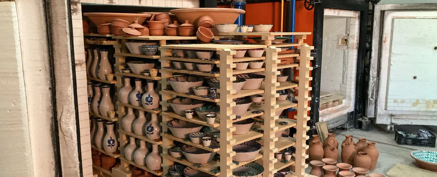 Workshop Tour at Granada’s Fajalauza Factory with tile painting, Andalusian heritage & aperitif.