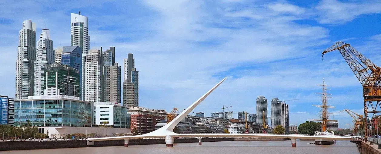 City Tour in Buenos Aires by car: Icons & local secrets in Historic Quarter, San Telmo & Recoleta.