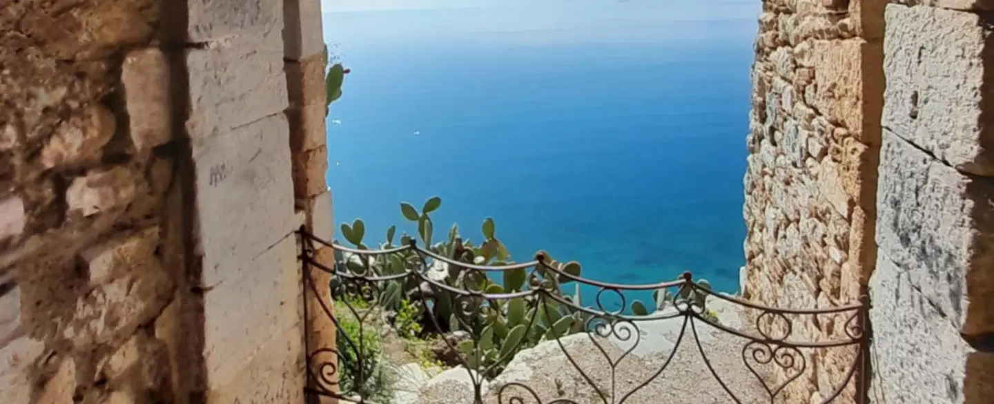 Walking Tour in Nafplio discovering local heritage, nature, well-being and a taste of local food.