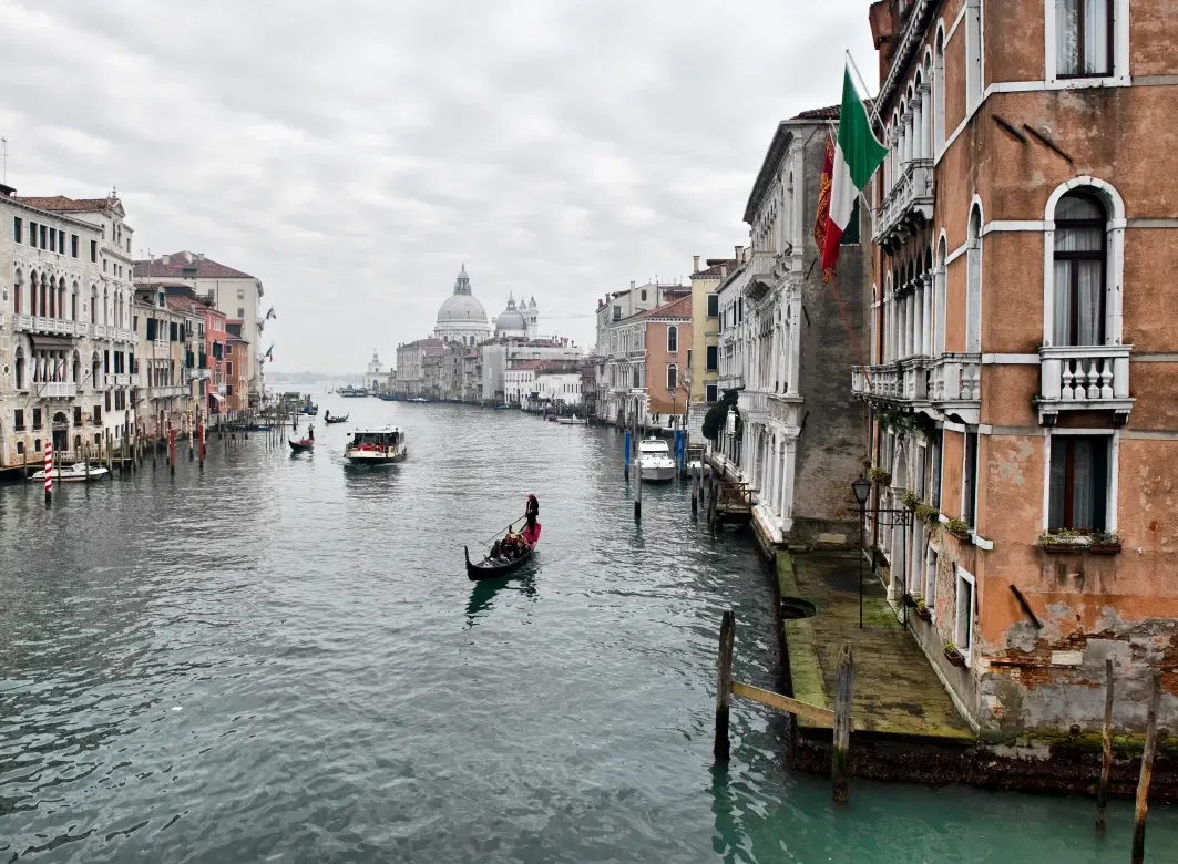 Photo Walk in Venice, discovering hidden canals and authentic life with a skilled photographer.