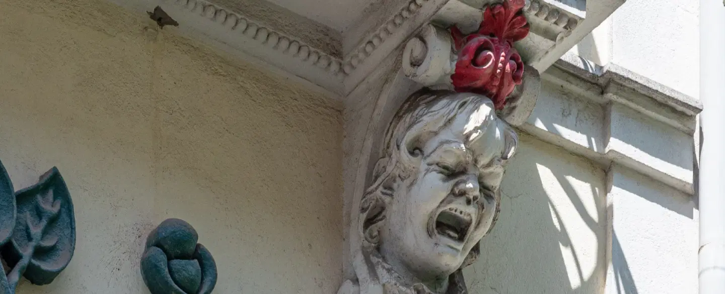 Art Nouveau & Art Deco Tour in Porto exploring early 20th-century design with a art historian.