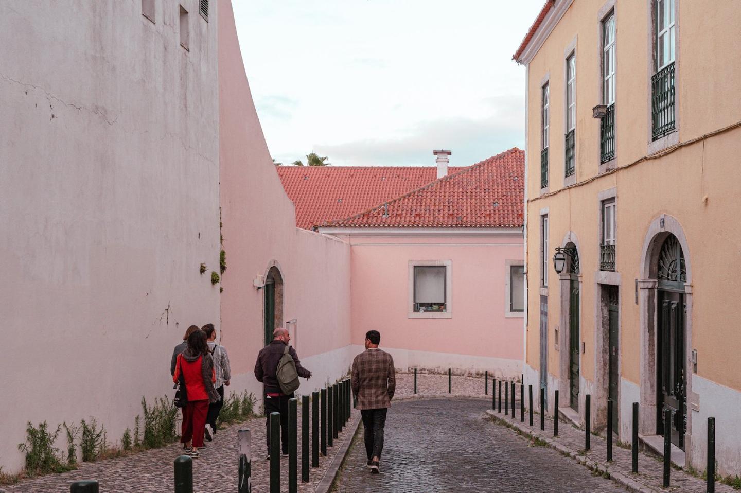 7-day itinerary in Portugal exploring history & culture in Lisbon, Mafra, Ericeira, Setúbal, Évora.
