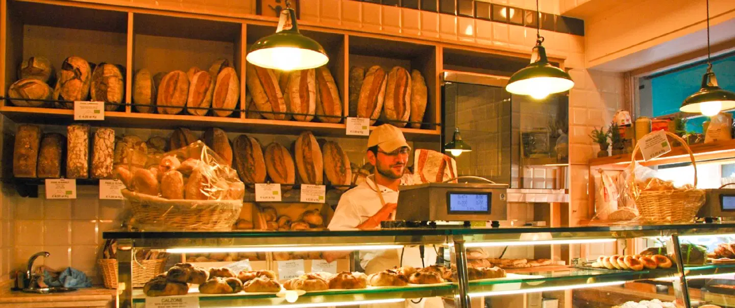 Food Tour in Rome, tasting coffee, pizza, and local treats while exploring the historic center.