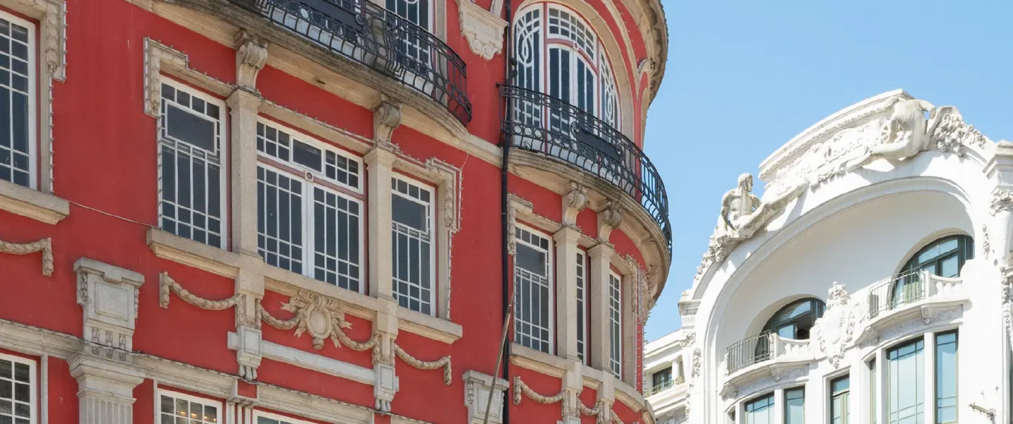 Art Nouveau & Art Deco Tour in Porto exploring early 20th-century design with a art historian.