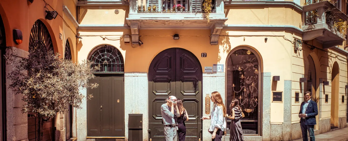 Walking Tour in Milan: Explore 1900s life, rituals and café culture in Galleria, Scala and Brera.