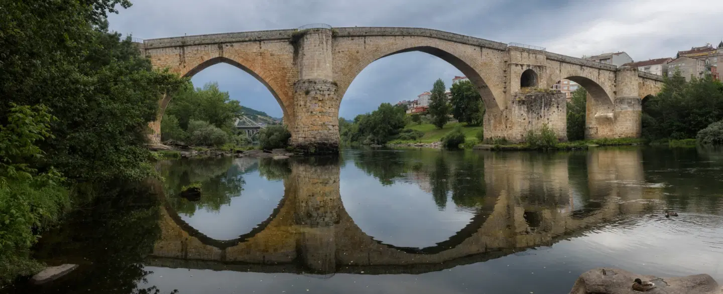 Day Trip from Madrid to Galicia with wine, ice cream tasting and sailboat cruise on the Miño River. 