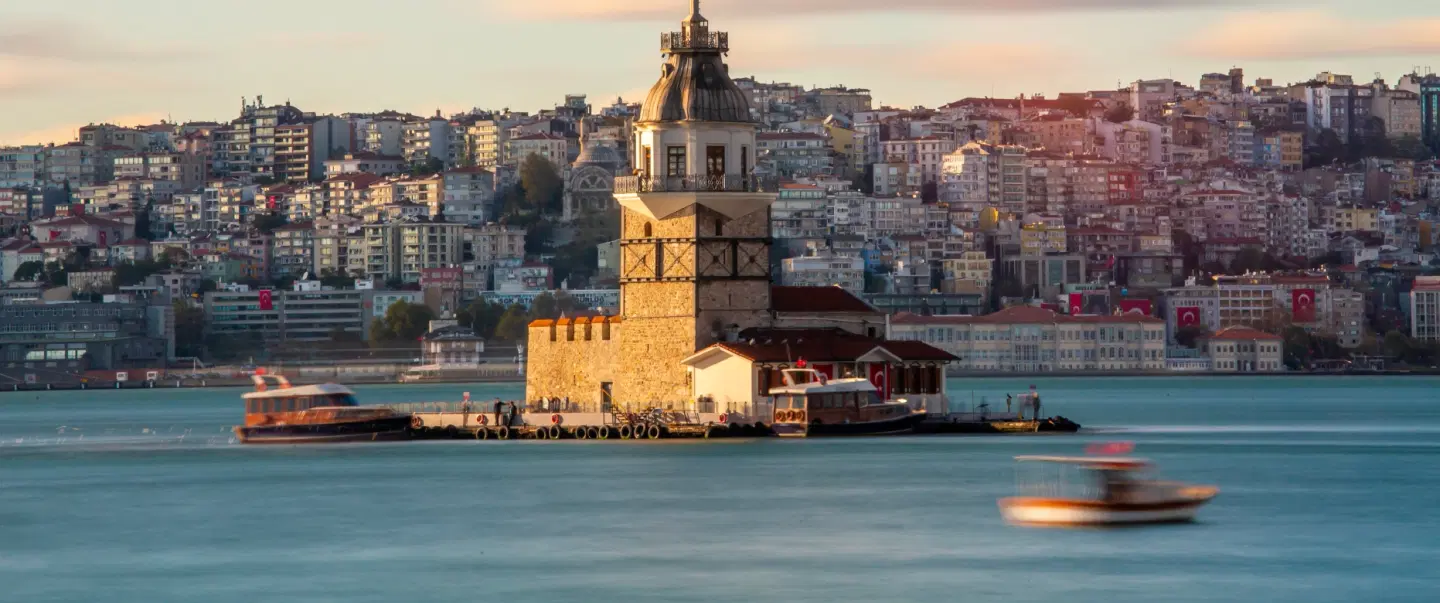 Food Tour in Istanbul across 4 Bosphorus-side districts—markets, street eats, and local transport.