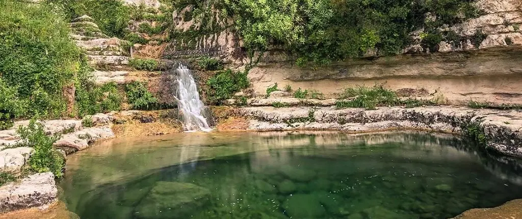 Hiking Tour in Sicily, discovering ancient ruins of Noto and savoring lunch at an almond farm.