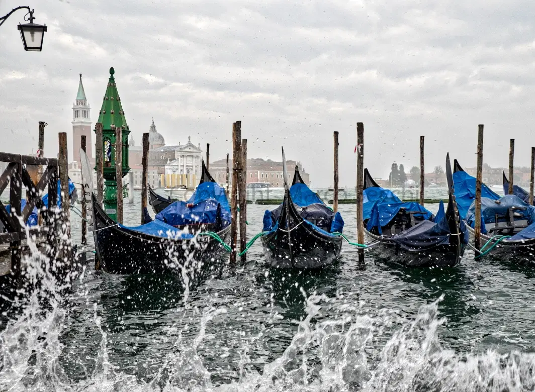 Photo Walk in Venice, discovering hidden canals and authentic life with a skilled photographer.