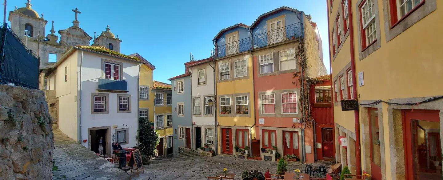 Porto Walking Tour in Ribeira district along the Douro with cod lunch and Port wine tasting.