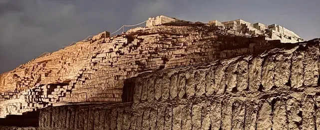 Huaca Pucllana, Under the Moon