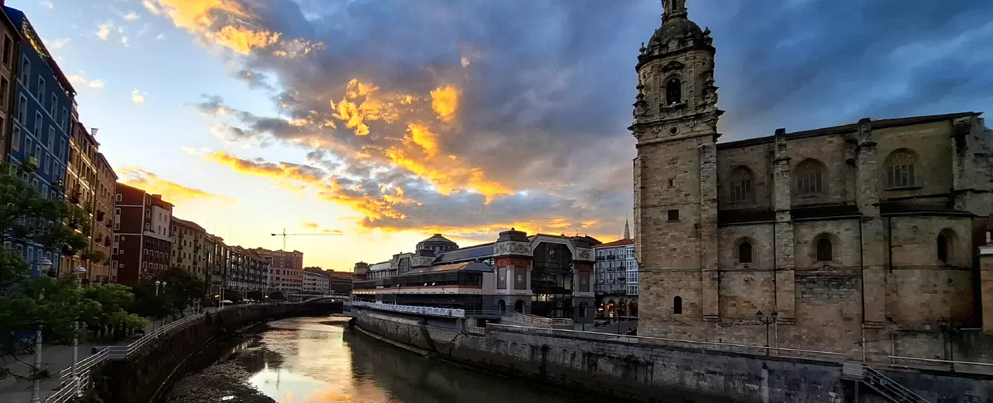 Food Tour in Bilbao, tasting pintxos and local drinks, and exploring history and hidden gems.