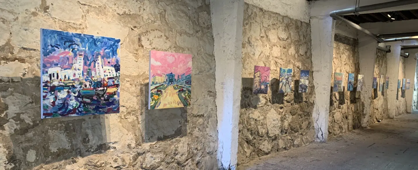 Art Tour in Valparaíso: Visit a working printmaking studio, meet artists, and see contemporary art.