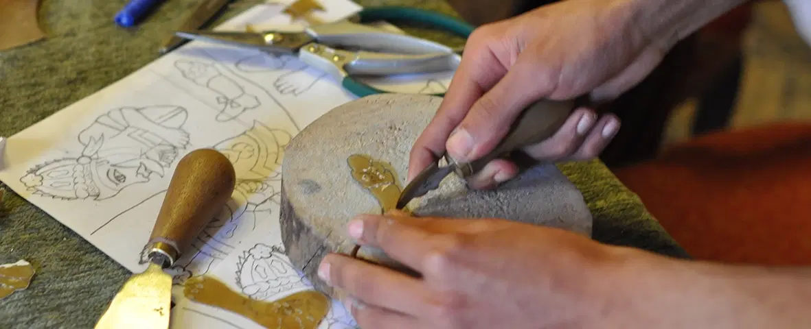Craft Tour in Istanbul with UNESCO-listed Karagöz shadow puppetry and hands-on Ottoman workshop.