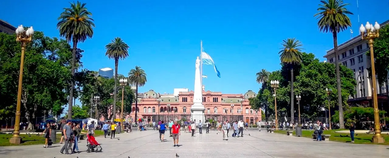 City Tour in Buenos Aires by car: Icons & local secrets in Historic Quarter, San Telmo & Recoleta.