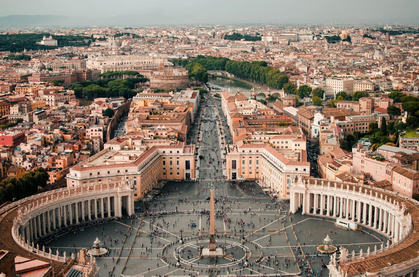 5 days in Rome exploring architecture, historical landmarks, food walks, wines, and gelato moments.