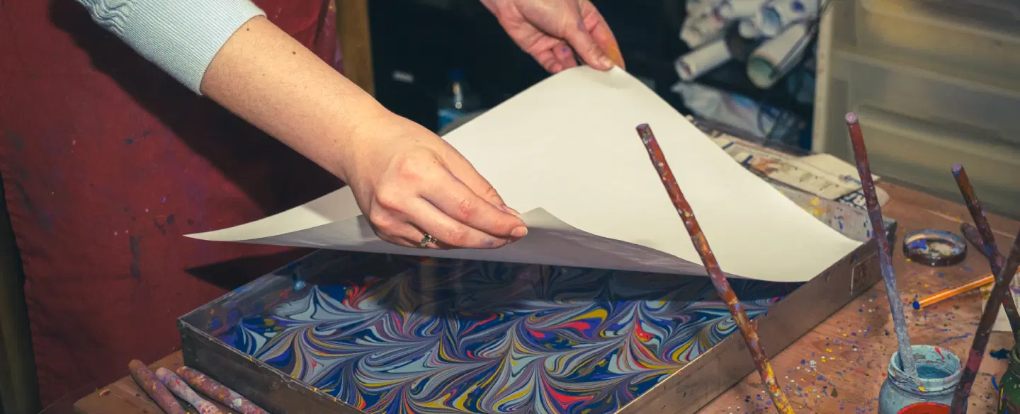 Art Workshop in Istanbul: learn Turkish Ebru marbling with master artist and create your own design.