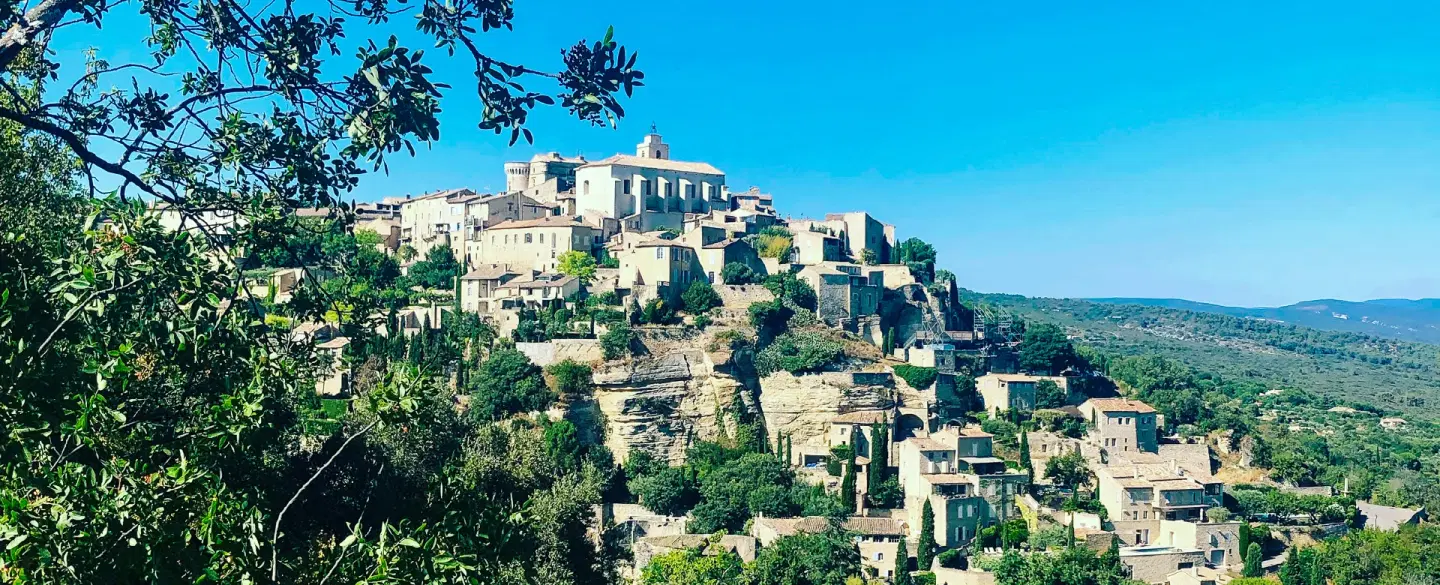 Day Trip in Provence exploring Luberon villages, Gordes, Roussillon, Goult, Bonnieux, and Lourmarin.