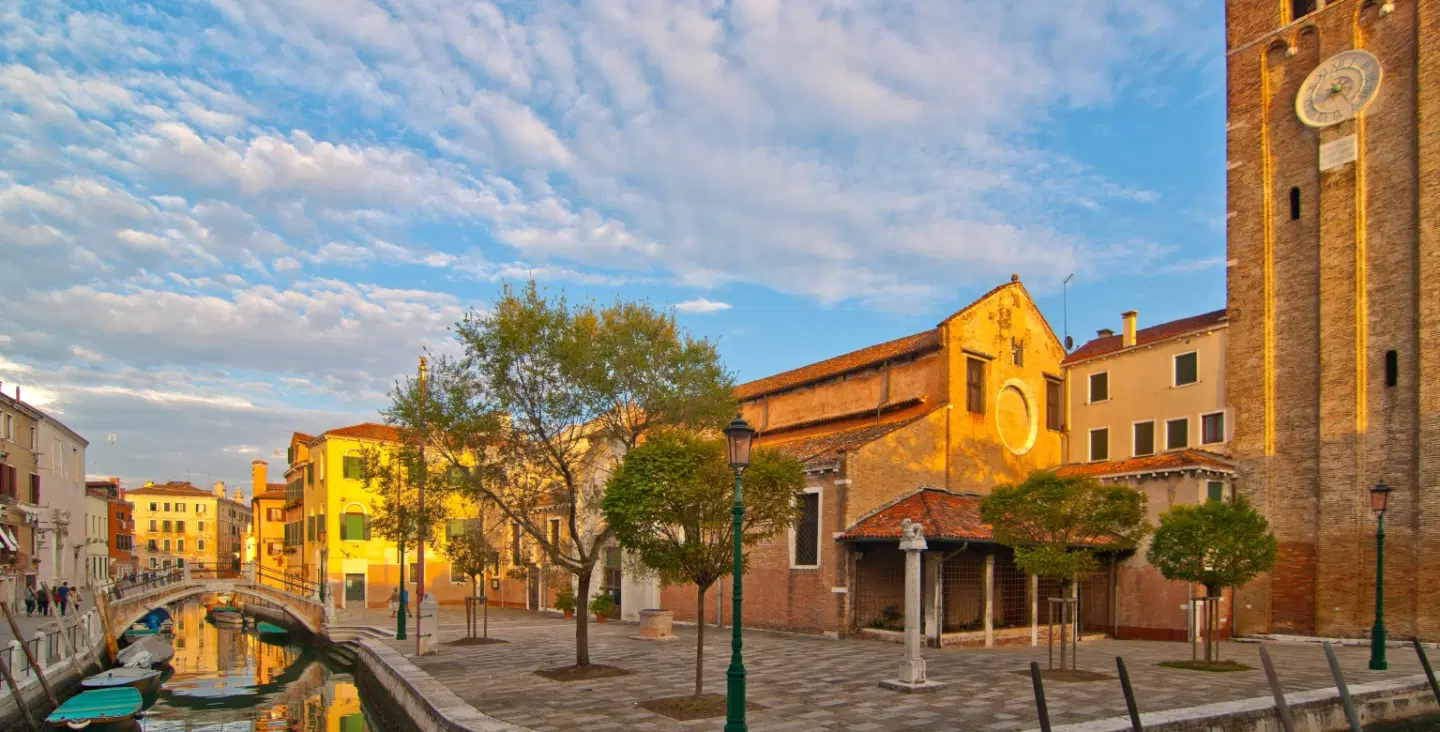Historical Lagoon Boat Tour of Venice: San Giorgio, Lazzaretto, Arsenale and Cemetery Island.