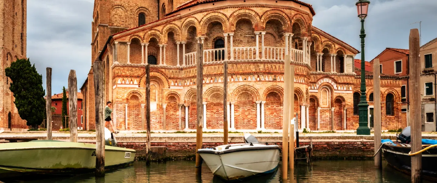 Boat Tour in Venice to Murano and Burano with glassblowing demonstration & traditional lace making.
