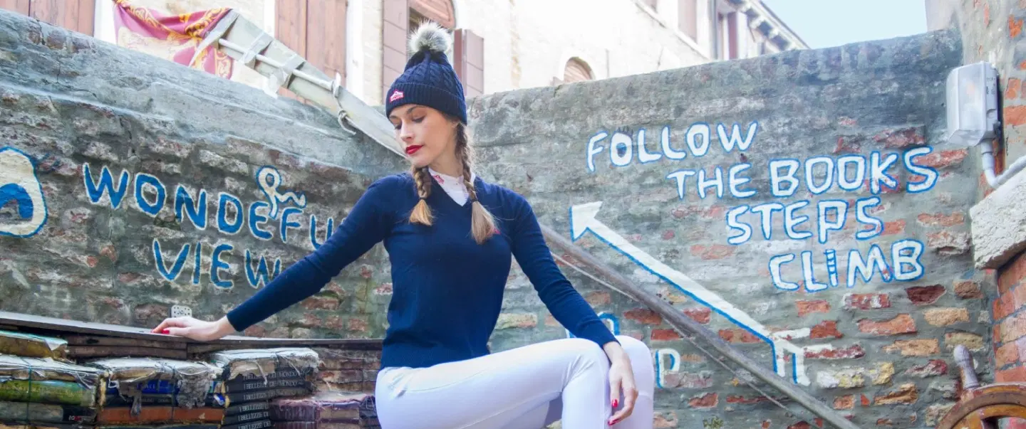 Photoshoot in Venice, capturing the romantic charm of the city through a unique portrait session.
