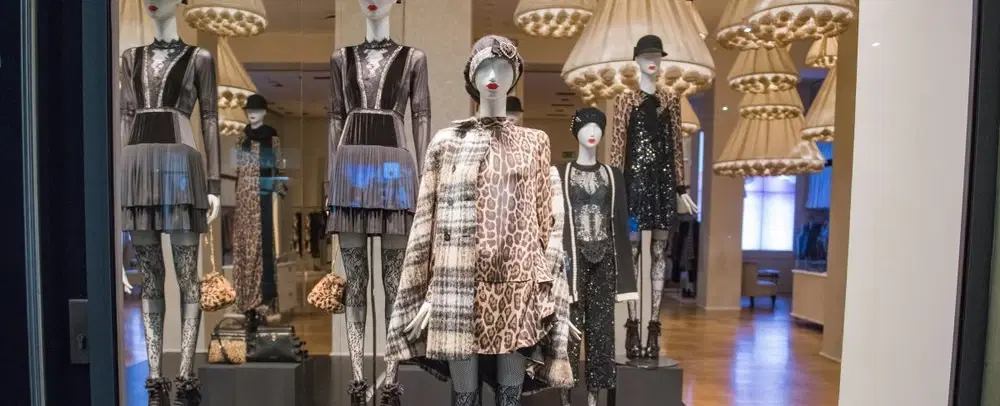 Brera Shopping and Style Experience in Milan: Personal Stylist, Professional Photographer, Lookbook.