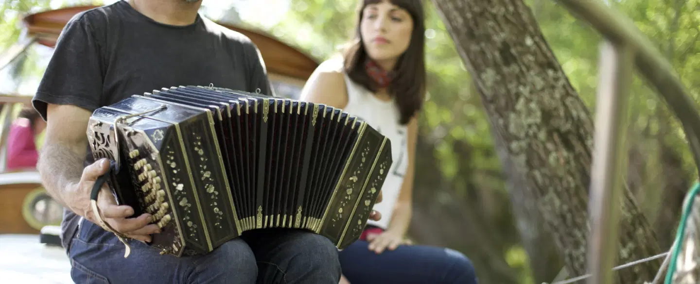 Tigre Delta Boat Tour near Buenos Aires with asado, live bandoneón and tango culture for a day trip.