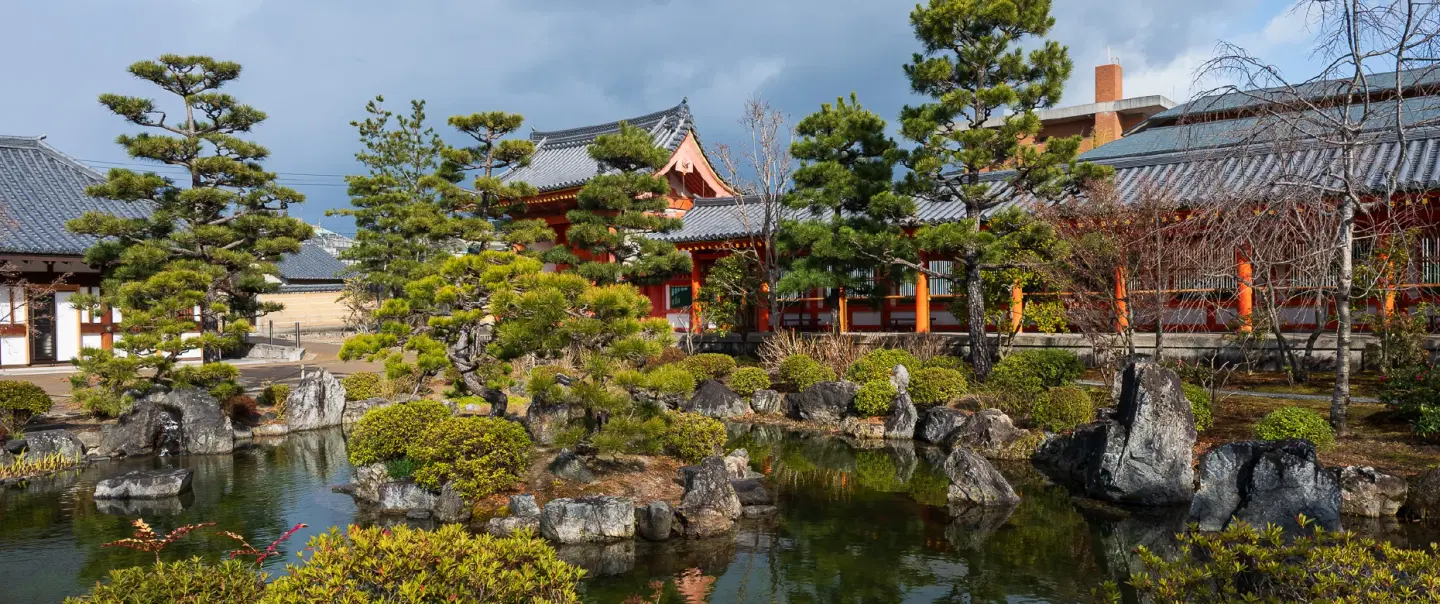 Cultural Tour in Kyoto: Zen beauty & meaning from Ginkaku-ji to Higashiyama via Philosopher’s Path.