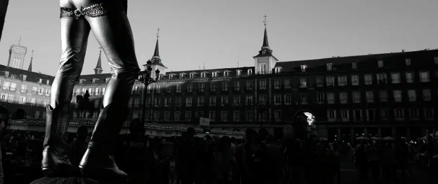 Photo Tour in Madrid, walking with a professional photographer who specializes in black and white.