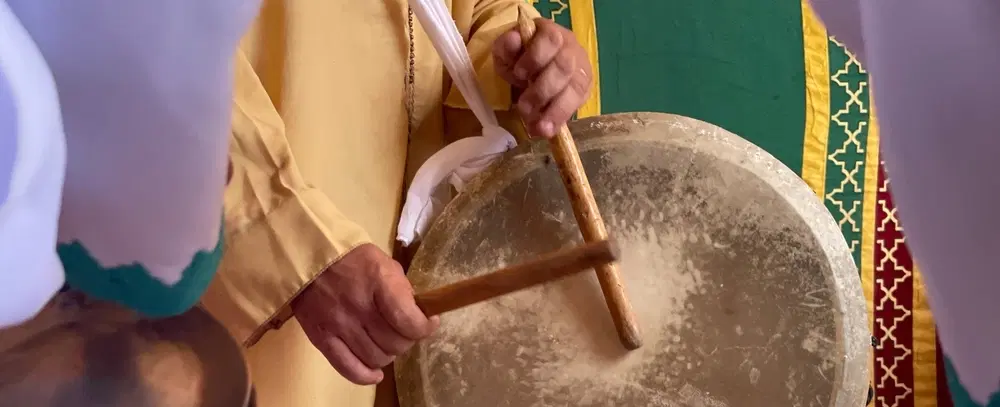 Gnawa Music in Essaouira: Live performance, spiritual meaning & traditional Moroccan dinner. 