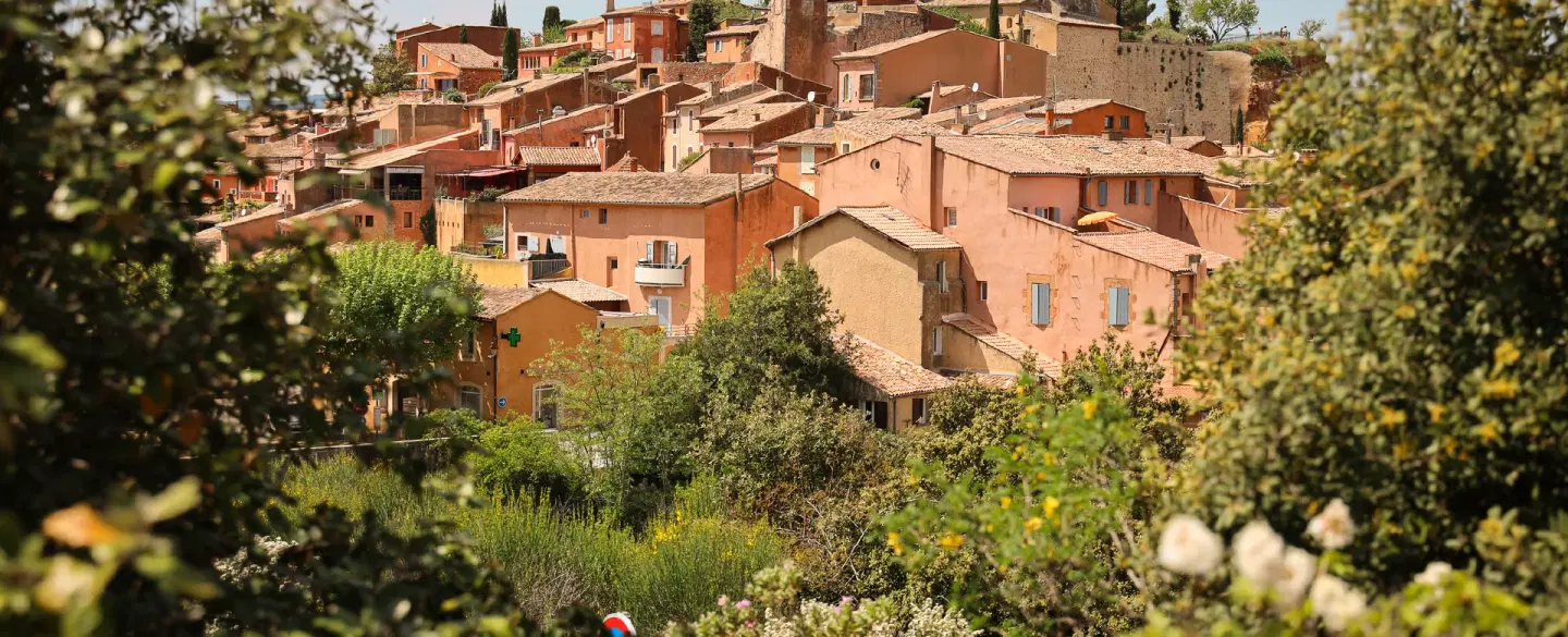 Day Trip in Provence exploring Luberon villages, Gordes, Roussillon, Goult, Bonnieux, and Lourmarin.